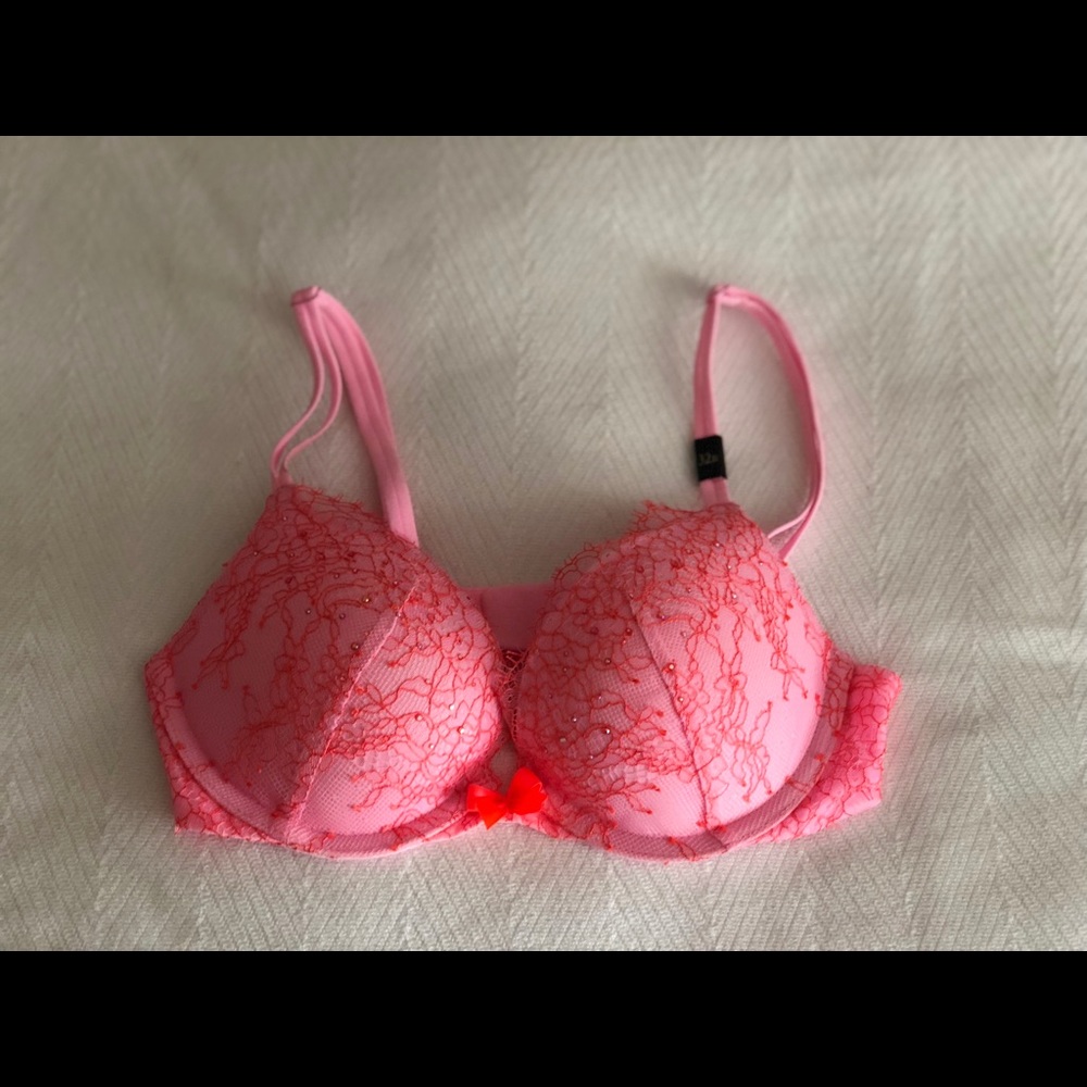 Very sexy Victoria’s Secret push up bra sz 32B